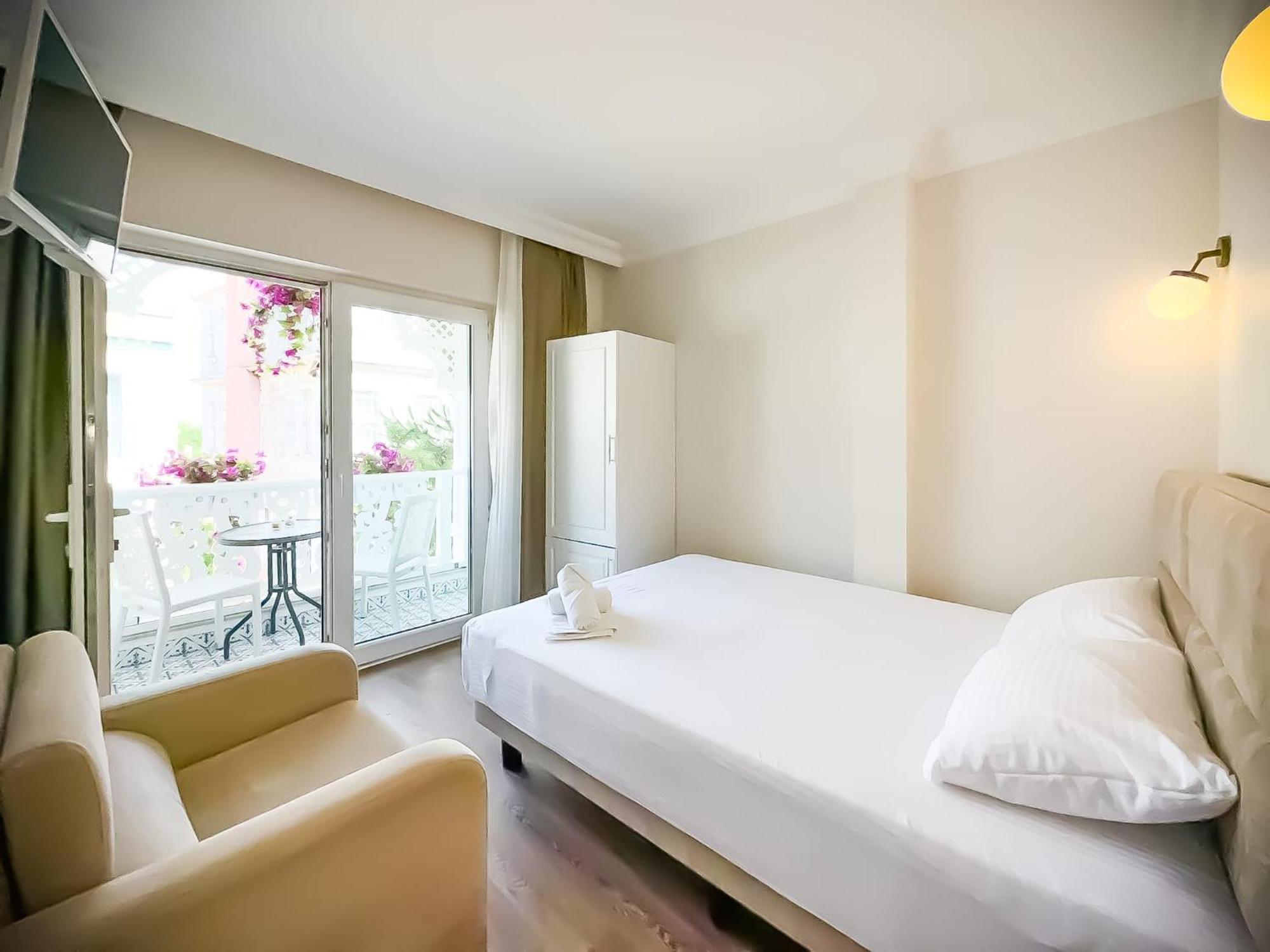 Hi Hotel Ivy Bueyuekada Πριγκηπονήσια Εξωτερικό φωτογραφία
